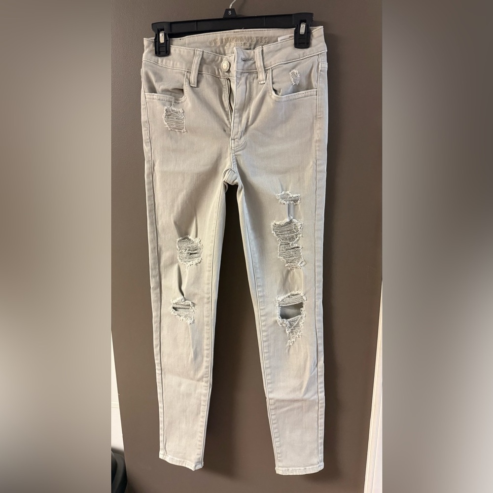 American Eagle Outfitters Light Gray Distressed Skinny Jeans
